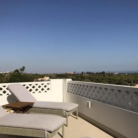 Отель Modern Ocean-view Townhouse Лагуш